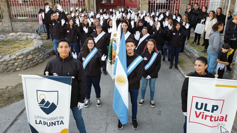 La ULP Virtual dijo presente en el desfile cívico militar del 25 de Mayo