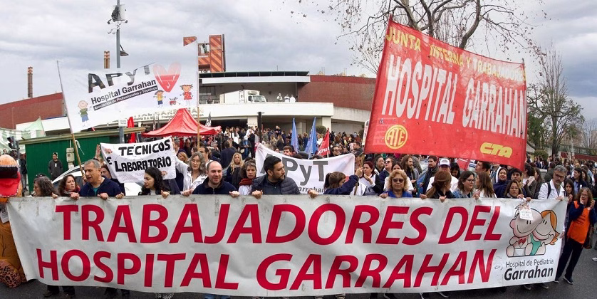 Trabajadores del hospital Garrahan marcharon al Congreso pidiendo la emergencia pediátrica - imagen destacada