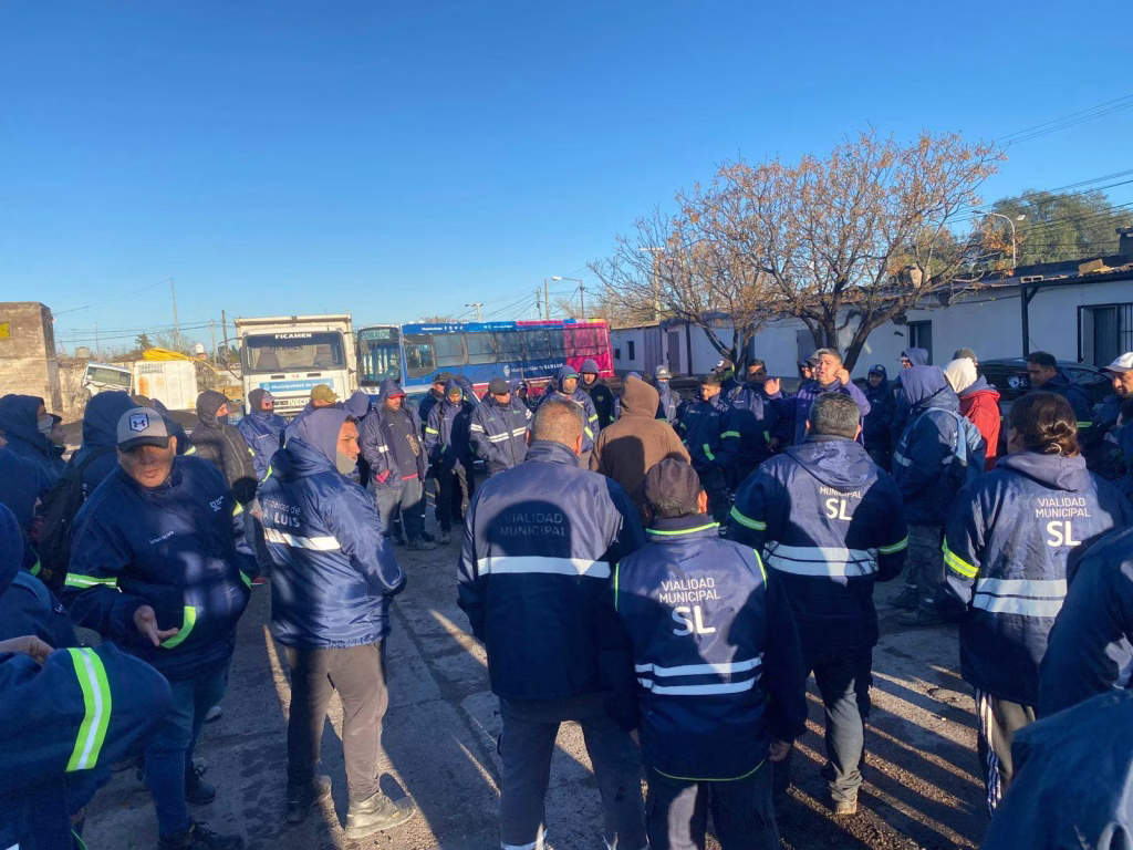 Trabajadores municipales realizan asambleas en reclamo de mejores condiciones laborales - imagen destacada