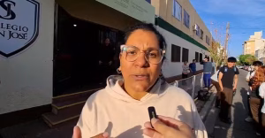 El despido del portero del Colegio San José generó protesta esta mañana en la puerta del establecimiento