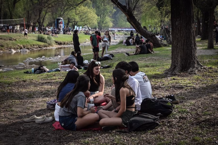 Organizaron actividades recreativas para acompañar a los estudiantes en el festejo de su día - imagen destacada