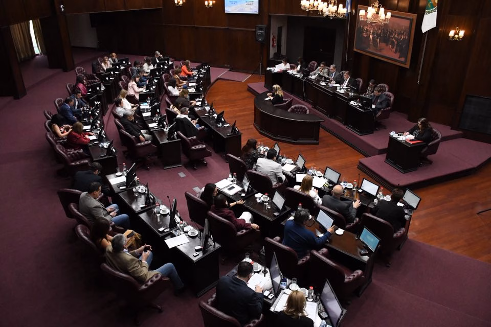 El bloque oficialista se retiró de la sesión en Diputados para no tratar un proyecto de ley de Protección de Datos Personales - imagen destacada