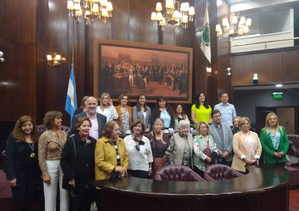 Diputados dio media sanción para declarar “Patrimonio Cultural Intangible de la Provincia” a la Procesión Cívica de la Normal Mixta - imagen destacada