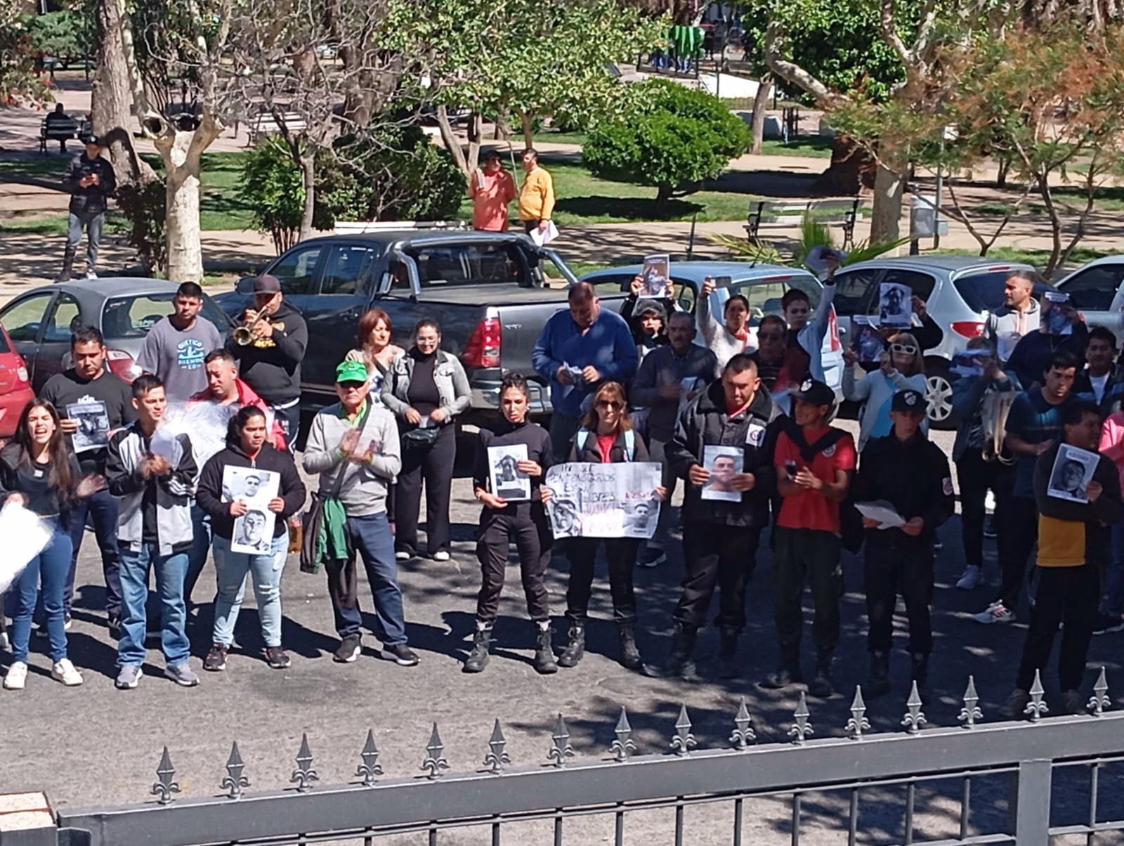 Realizaron protesta en la puerta del Poder Judicial pidiendo justicia por Raúl Rojas