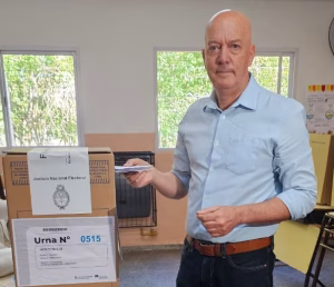 Emitió su voto Andrés Vallone, candidato a Diputado Nacional por el frente Provincias Unidas