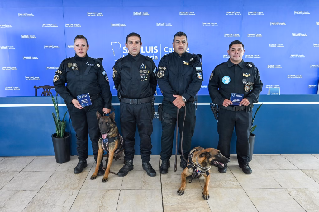 Tres binomios caninos de la provincia fueron certificados por la Dirección Nacional de Cinotecnia - imagen destacada