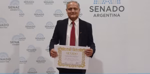 El Senado distinguió al Dr. Daniel Enriz con la Mención de Honor al Valor Científico