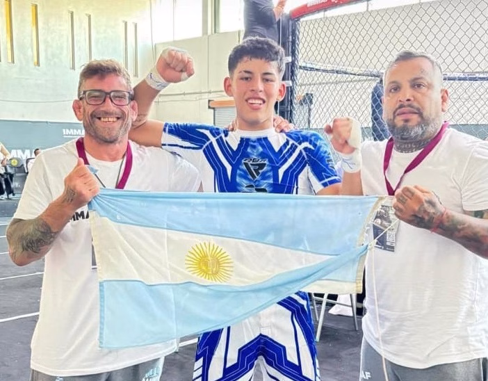 Un adolescente puntano se coronó Campeón Panamericano de Artes Marciales Mixtas en México
