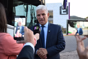 Poggi saludó a los alumnos en el inicio de clases