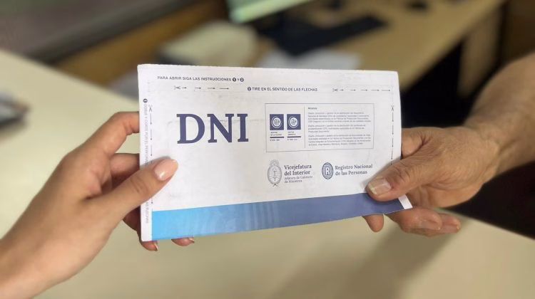 El Renaper actualizó sus aranceles con nuevos precios para el DNI y el Pasaporte - imagen destacada