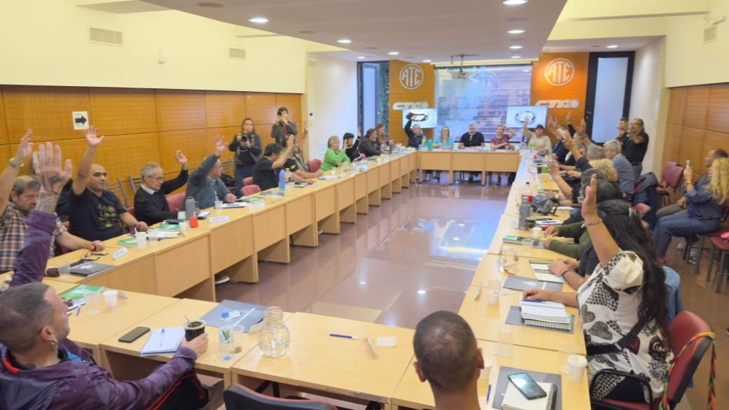 ATE definió un paro nacional con movilización para el 21 de abril por la reapertura de las paritarias - imagen destacada