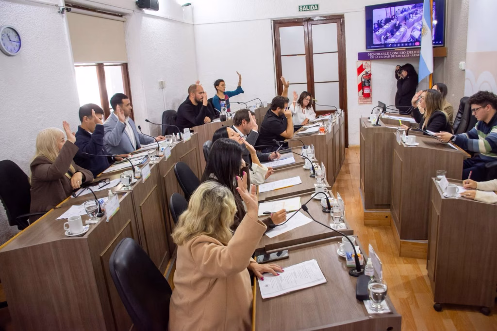 Escándalo en el Concejo Deliberante: levantaron la sesión tras un cruce por el Día del Trabajador - imagen destacada