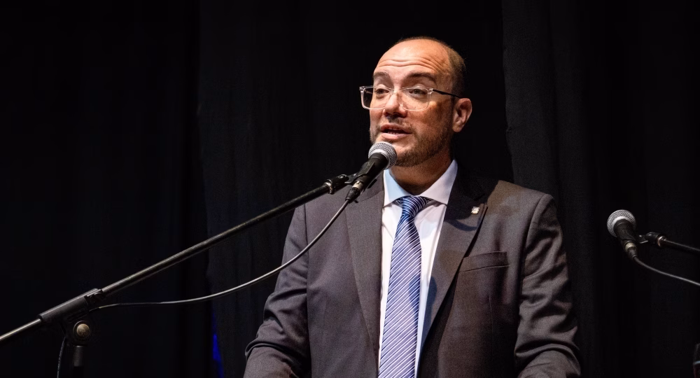 El Gobierno presiona a universidades y advierte con revisar fondos si no garantizan clases