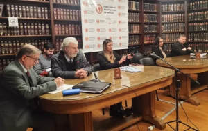 Un cirujano acusado de mala praxis pidió evitar el juicio: ofreció $9 millones y tareas comunitarias
