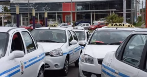 Funcionarias municipales recibieron a taxistas tras la protesta en el microcentro