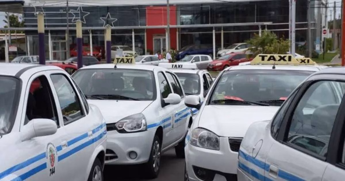 Funcionarias municipales recibieron a taxistas tras la protesta en el microcentro