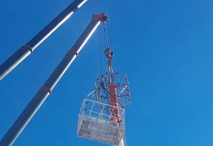 Por orden judicial, empezaron a desmantelar una antena de telefonía celular