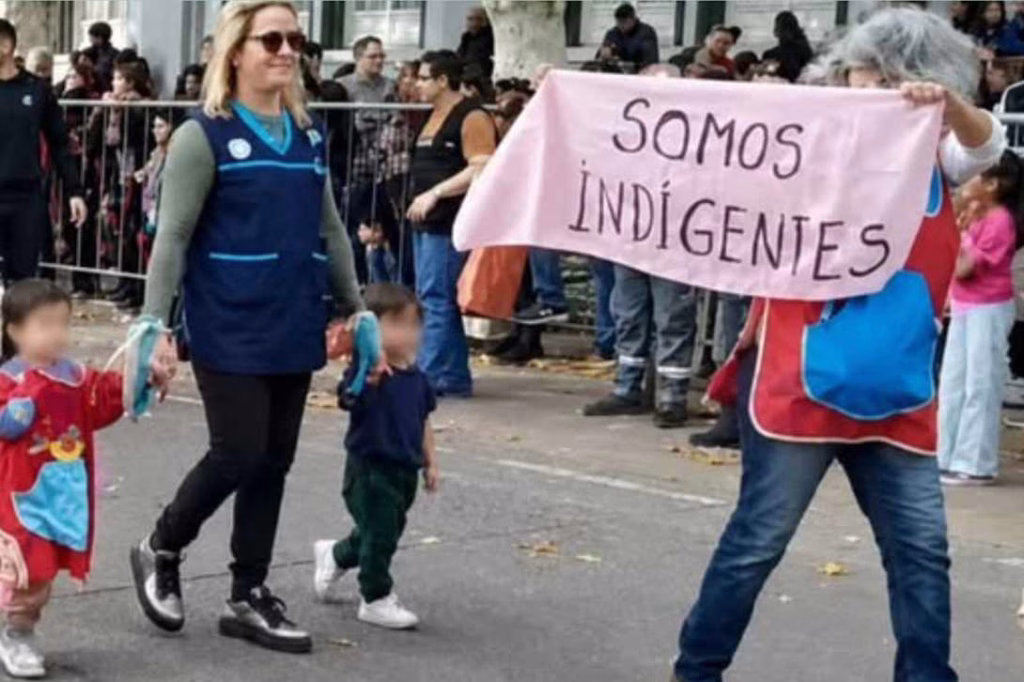 Villa Mercedes: La docente sancionada por exhibir cartel de protesta presentó una revocatoria y recibió respaldo gremial - imagen destacada