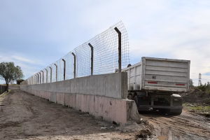 Construyen un cierre perimetral en el Parque Industrial Norte