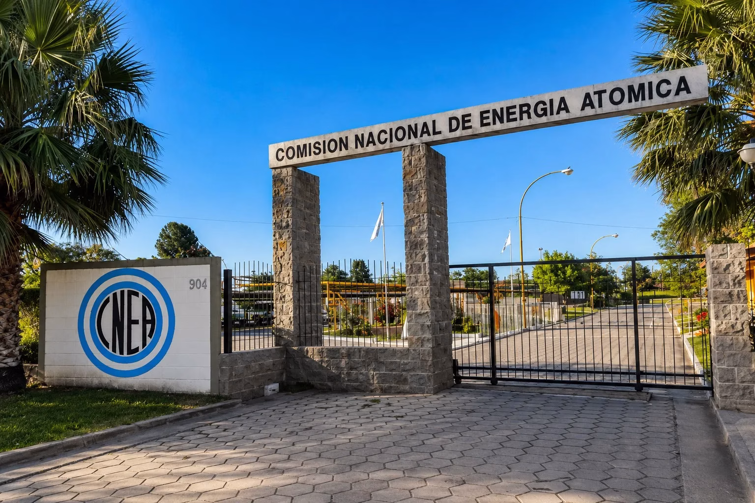 Trabajadores de la Comisión Nacional de Energía Atómica denuncian despidos y reclaman por el futuro del sector
