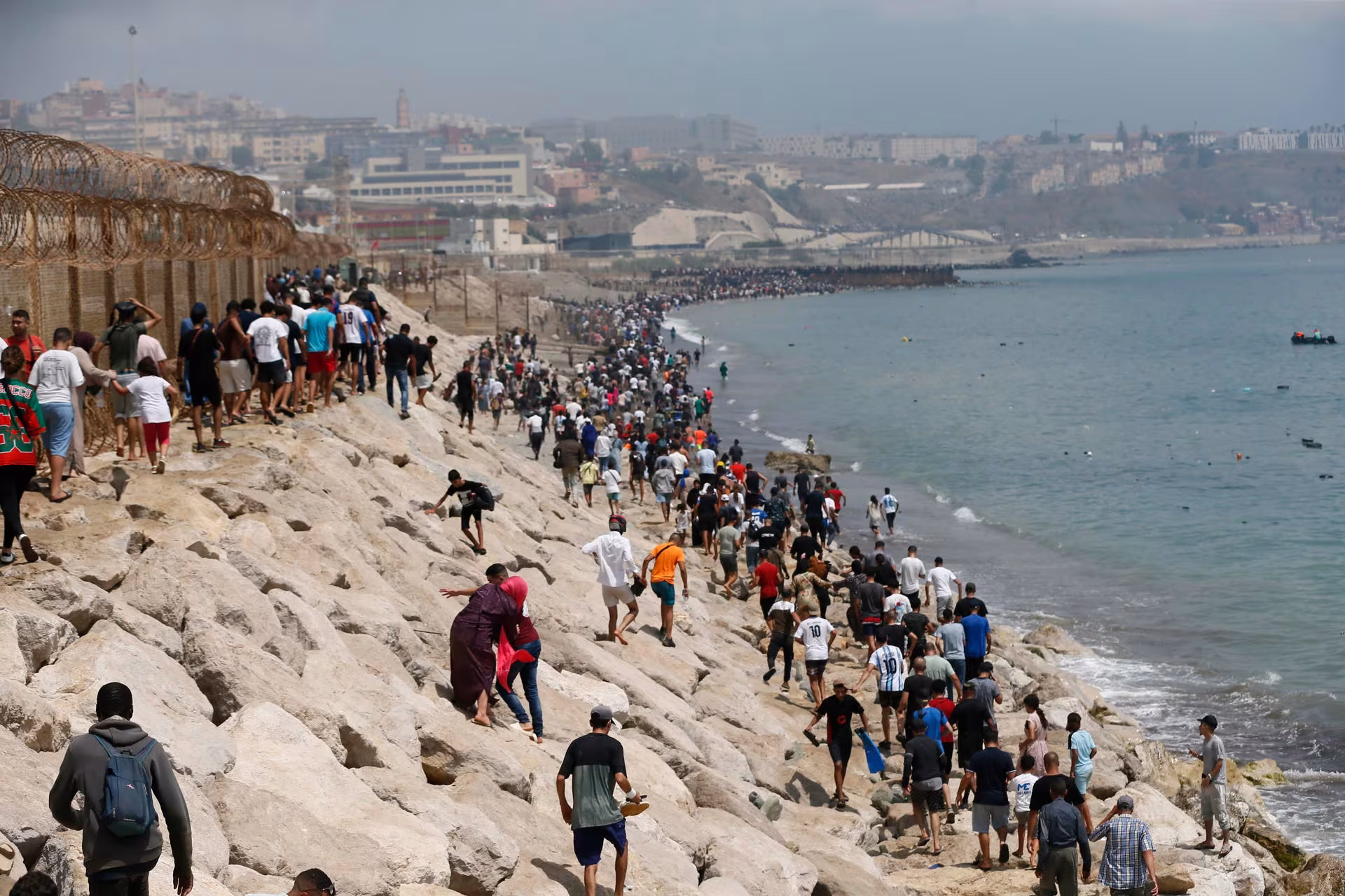 La crisis migratoria en Ceuta vuelve a desafiar la política fronteriza de España