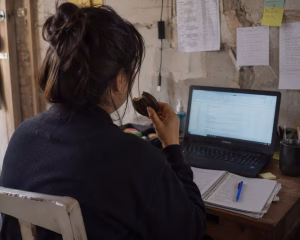 Un informe de la UCA advierte que siete de cada diez asalariados tienen una alimentación deficiente durante la jornada laboral