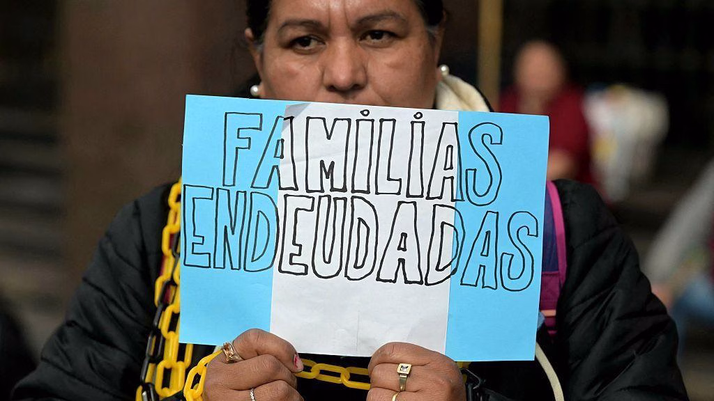 Endeudamiento familiar: reclaman al Gobierno por las altas tasas y la creciente morosidad - imagen destacada
