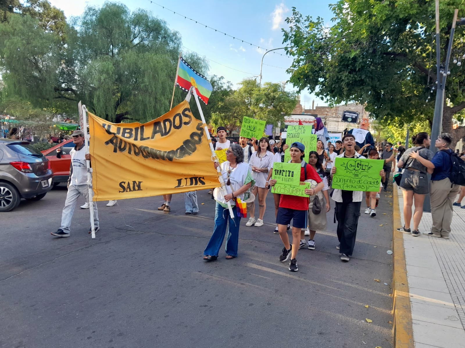 Jubilados autoconvocados continuan reclamando por el boleto gratuito interurbano en San Luis